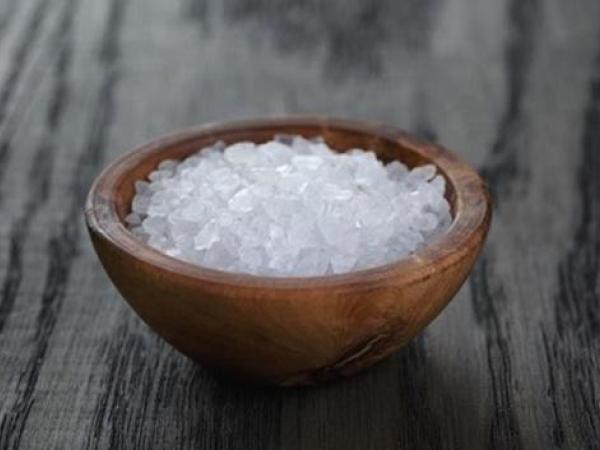 Đặt bát muối ở vị trí này trong nhà để cầu tiền tài vào nhà ầm ầm trong năm mới Canh Tý